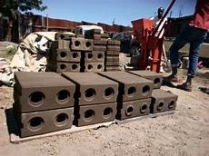 Interlocking Bricks Machine